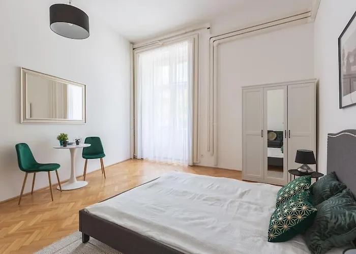 Andrassy Avenue Otel *